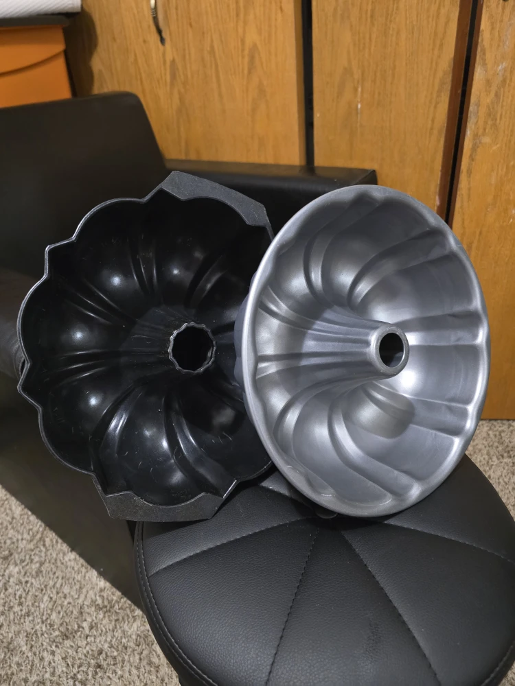Bundt Cake Pans - Black & Silver