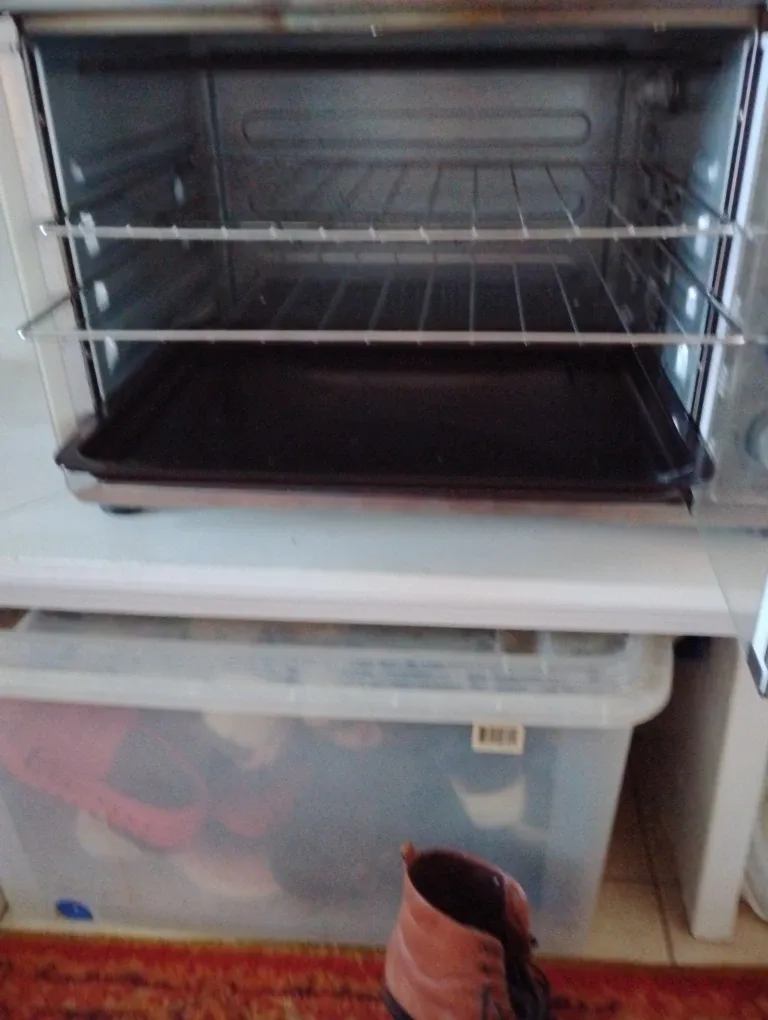 7.5 ft Pre-lit Kennedy Pine Christmas Tree image indicator(8)