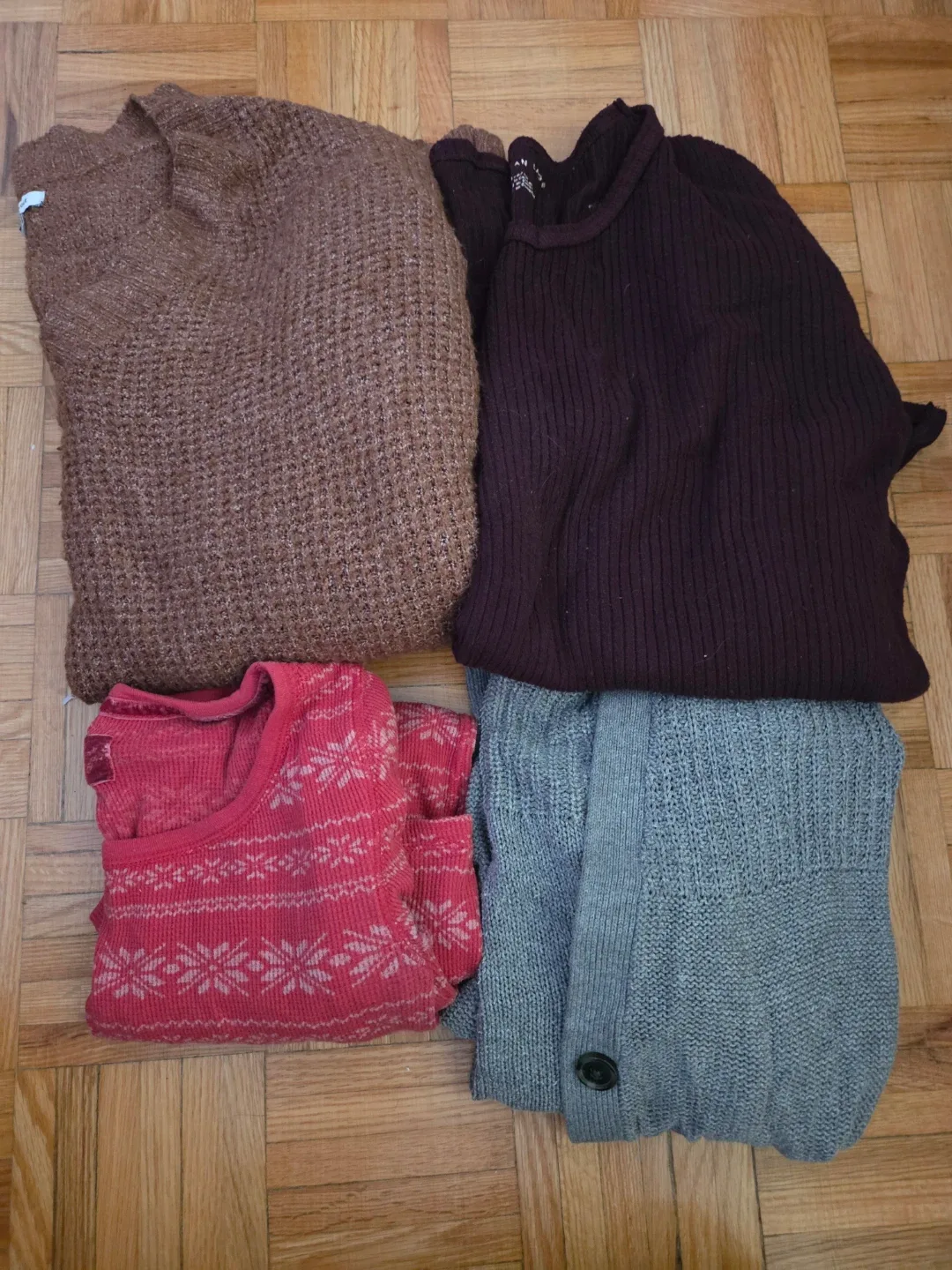 9 Ladies Assorted Sweaters Bundle image indicator(4)