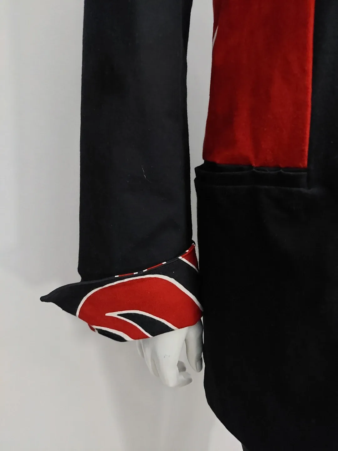 Naomi Design XL Black/Red Rayon Blend Jacket image indicator(10)