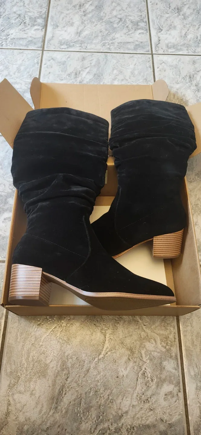New Amazon Essentials Black Suede Boots, Size 8 image indicator(2)