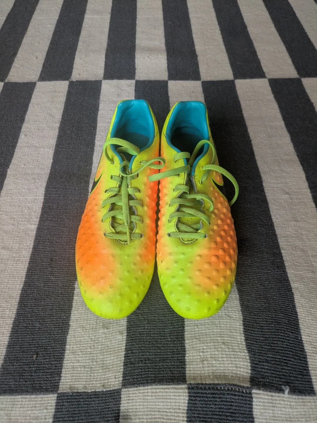 Nike Soccer Cleats - Size US 8 image indicator(2)