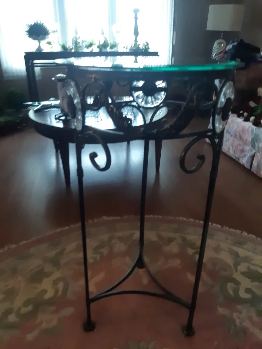 Round Glass Top Coffee Table image indicator(2)