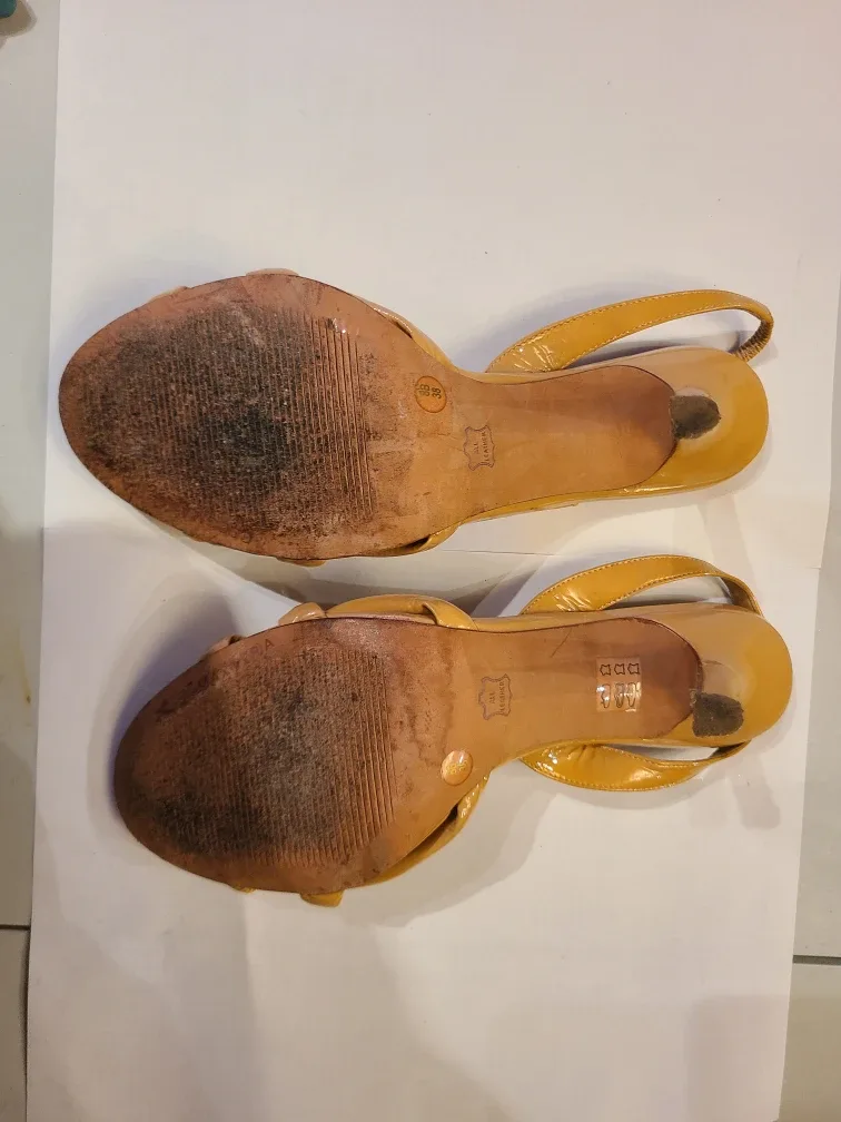 BCBG MAXAZRIA Heels - Size 38/7.5 image indicator(4)