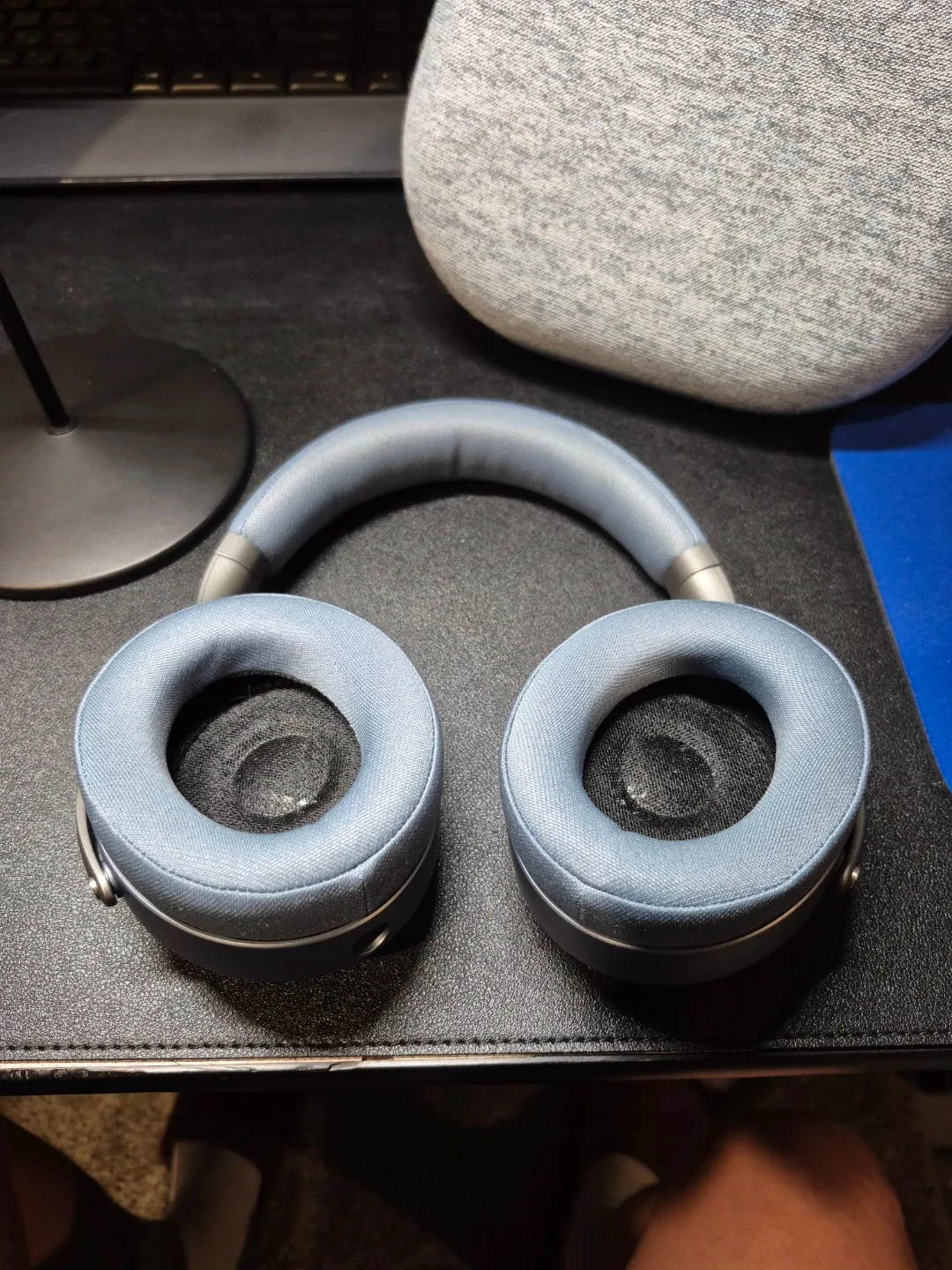 Focal Azurys closed-back headphones image indicator(4)