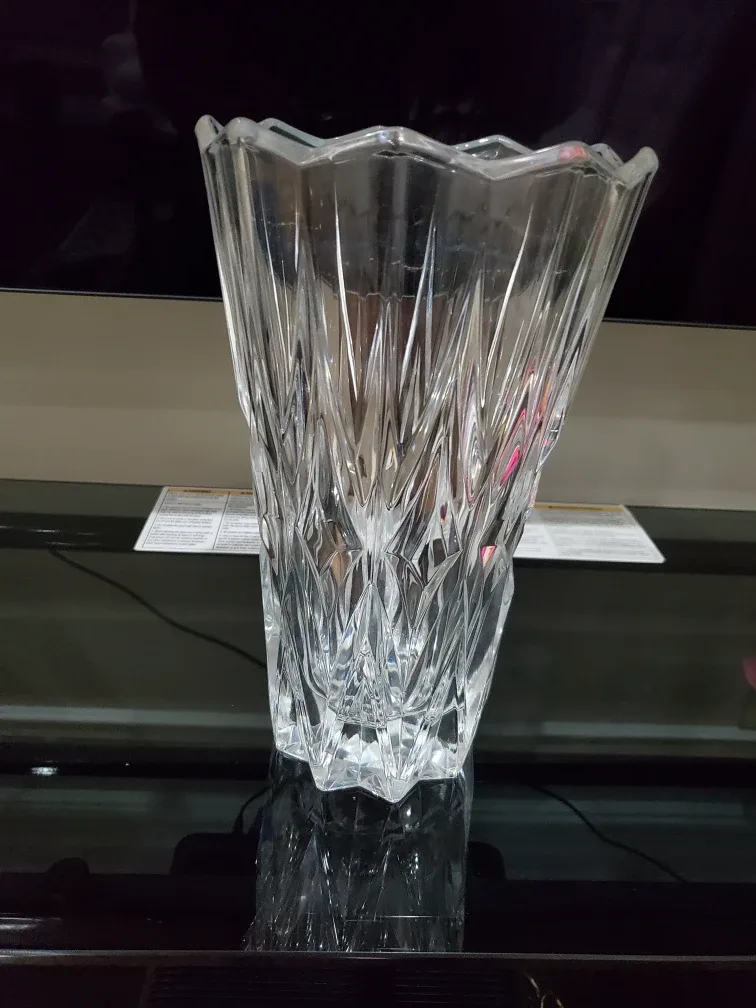 Crystal Vase - Elegant Design