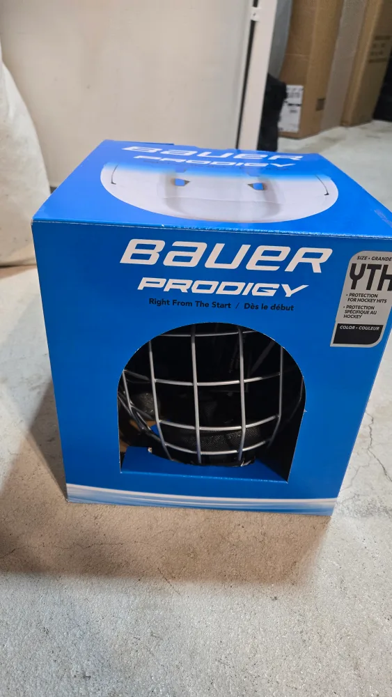 Bauer Prodigy Youth Hockey Helmet - New in Box! image indicator(2)