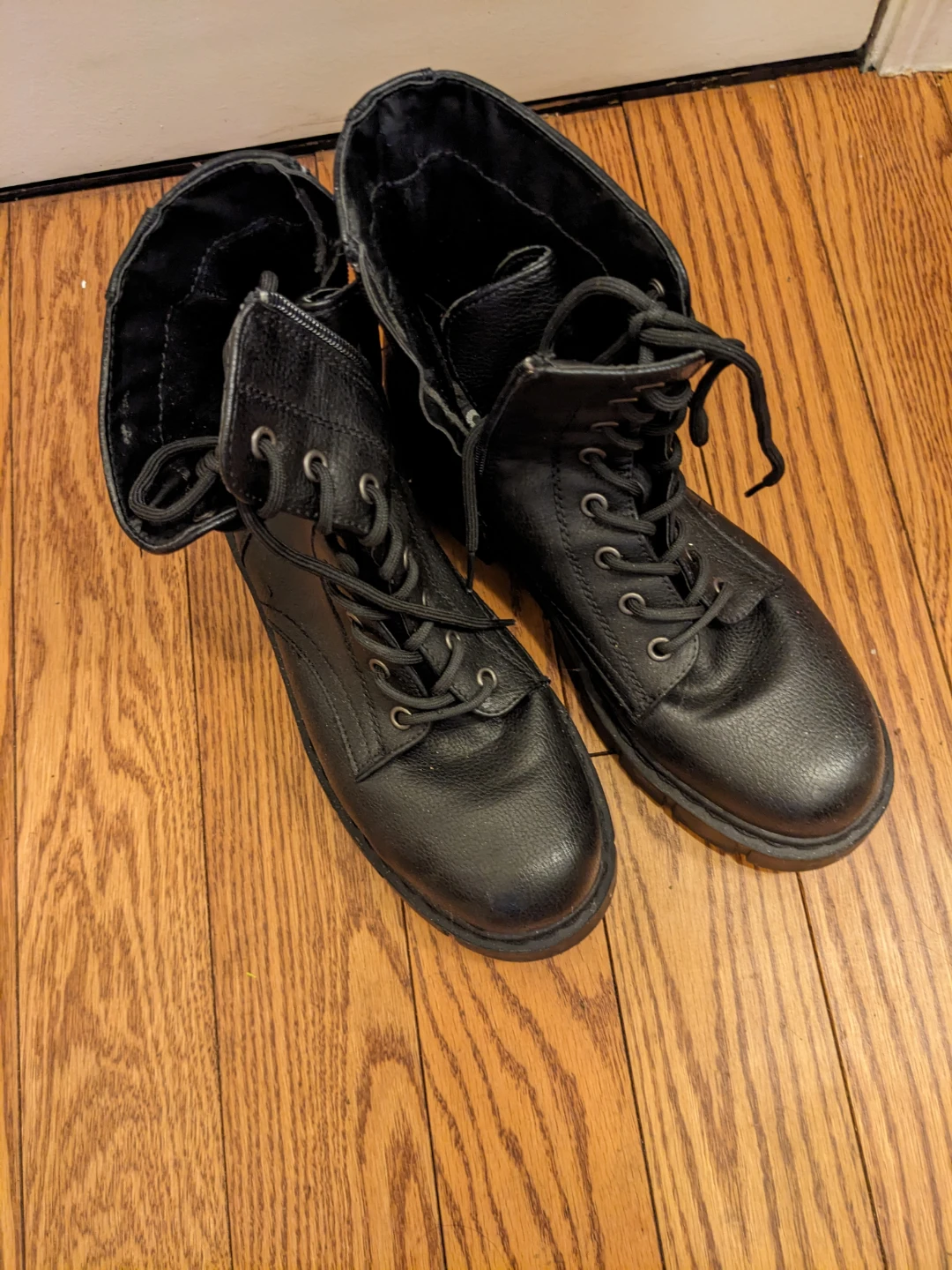 XIW Black Ankle Boots - Size 9M (39 1/2)