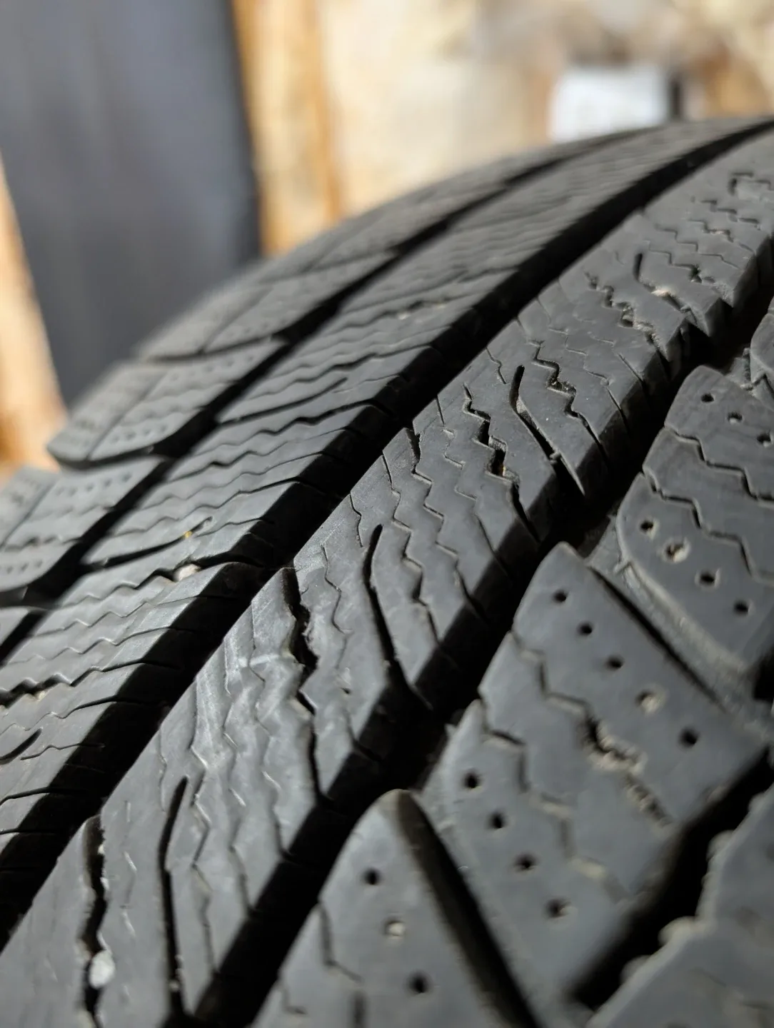 (4)-235/65R17 Winter Tires And Rims Off 2020 Hyundai Santa Fe image indicator(3)