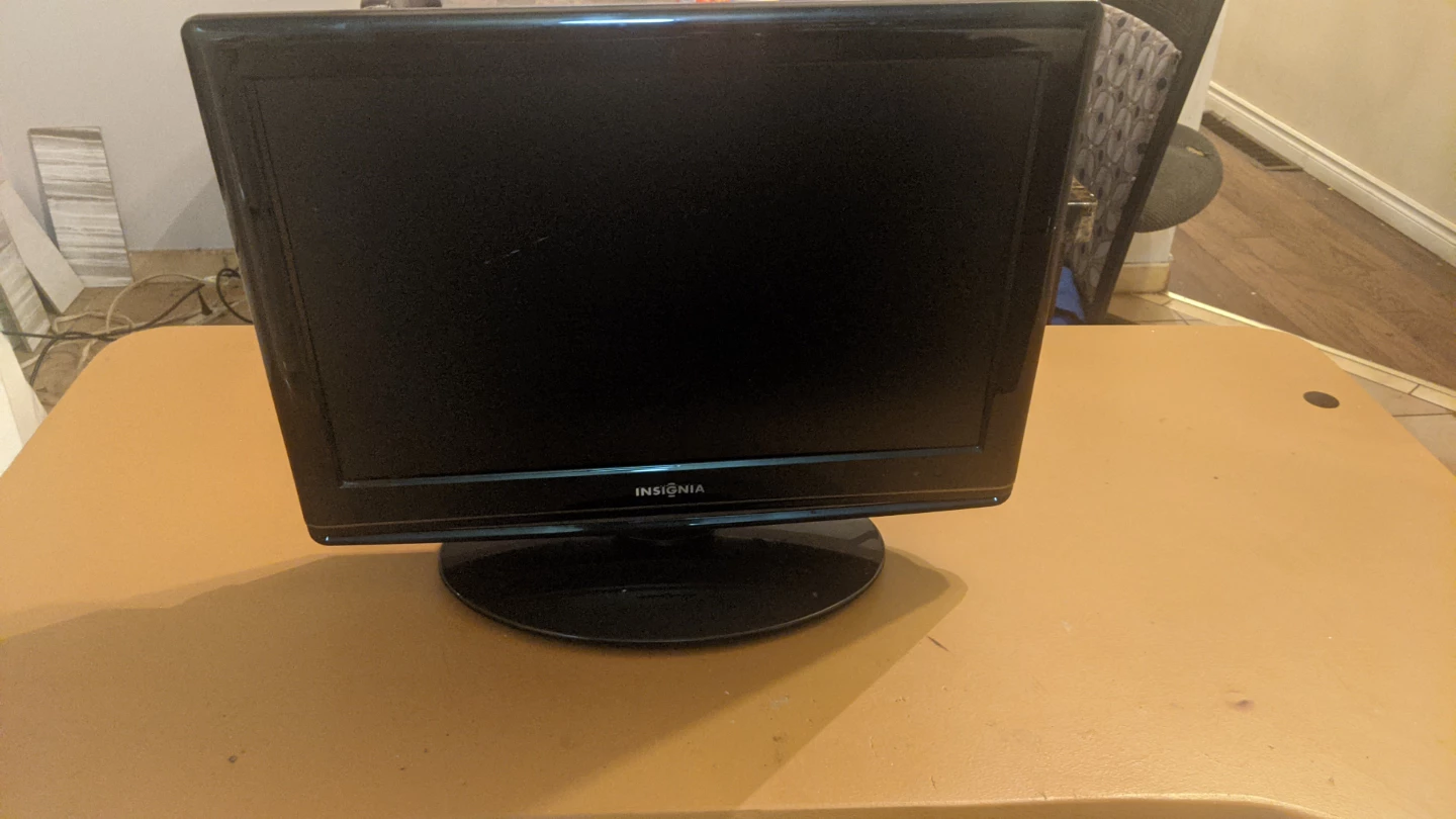 Insignia LCD TV & DVD Player - Model NS-LTDVD19-09CA - photo 2