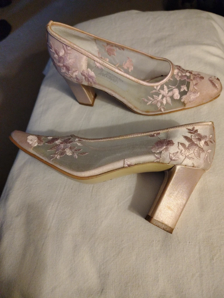 John Taylor Ice Pink Embroidered Mesh Heels - Size 6.5 - photo 2