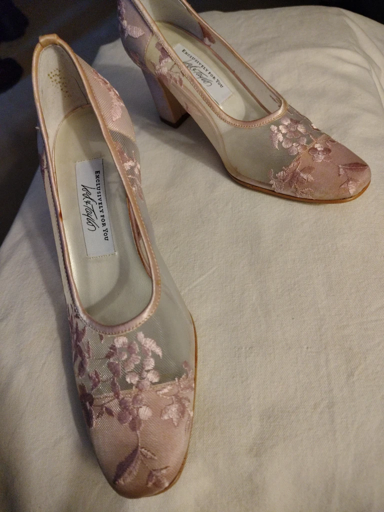 John Taylor Ice Pink Embroidered Mesh Heels - Size 6.5 - photo 4