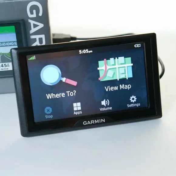 Garmin GPS Navigator w/ Mount & Charger