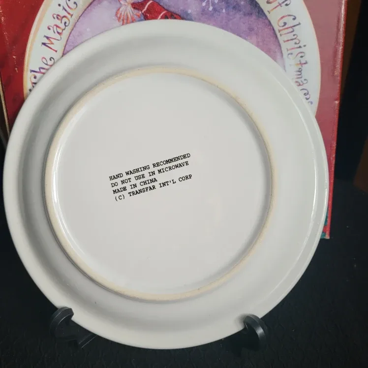 The Magic of Christmas Display Plate & Stand image indicator(5)