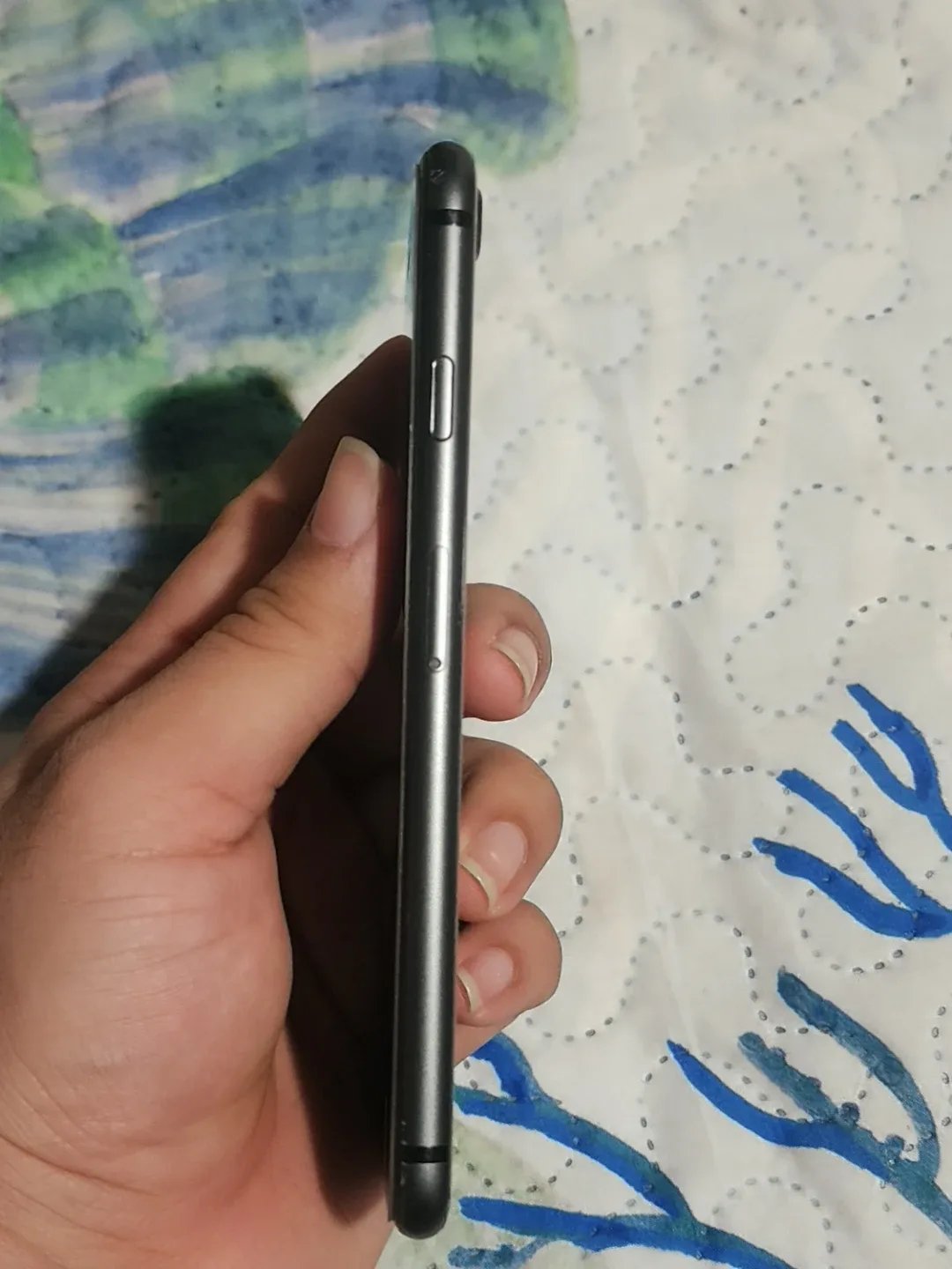 iPhone 8 - Black 64GB image indicator(4)