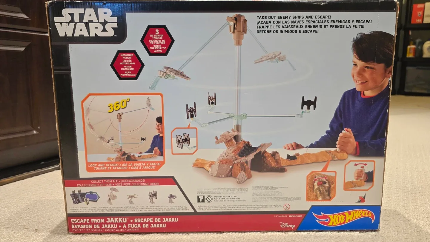 Brand New-Hot Wheels Star Wars Escape from Jakku Playset image indicator(2)