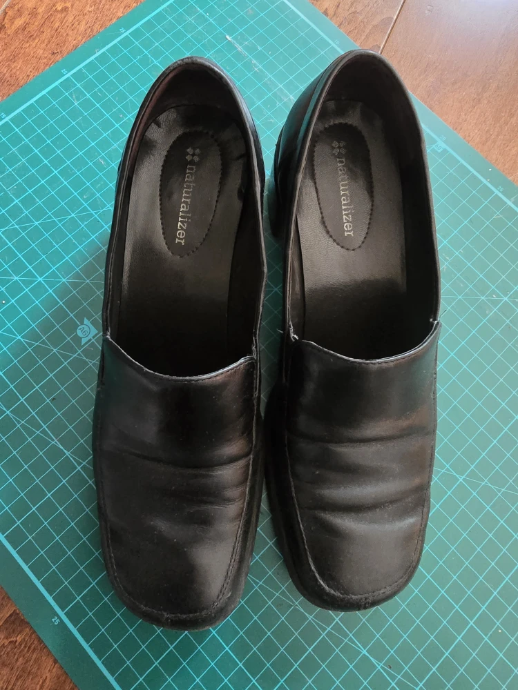 Naturalizer Black Leather Loafers size 8