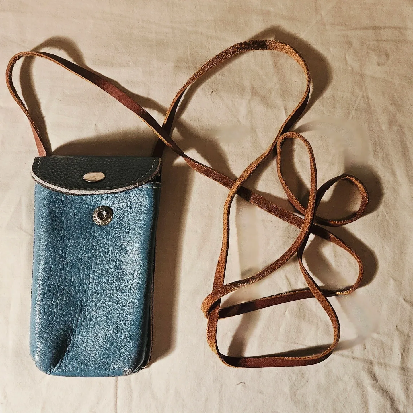 Roots Leather Phone Pouch - Blue 🌐✨️ image indicator(2)