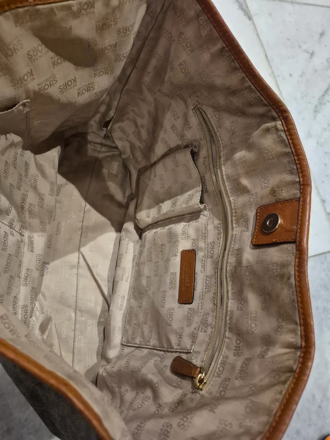 Michael Kors Tote Bag image indicator(2)