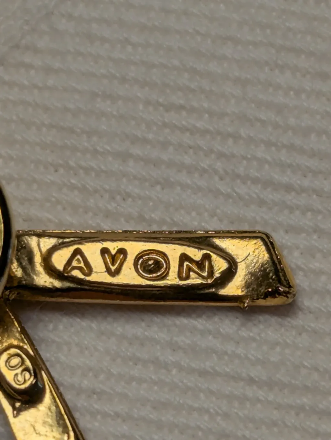 Avon Pink Ribbon Pin awareness cancer pin image indicator(2)