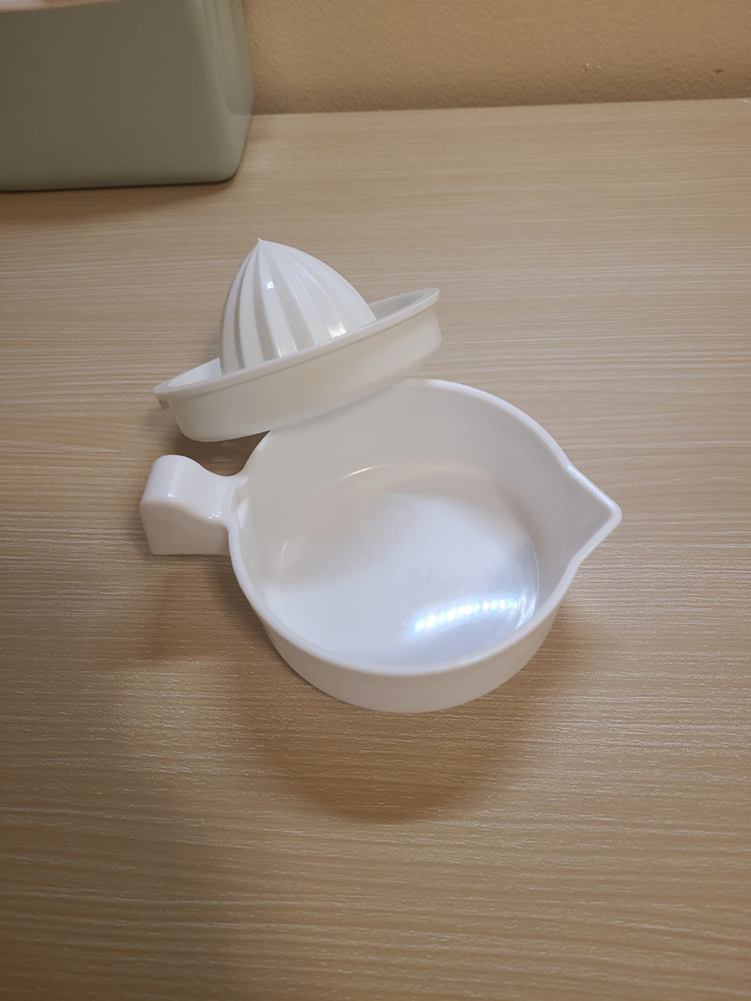 Small White Citrus Juicer - photo 3