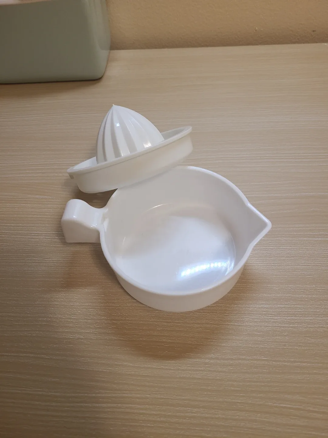 Small White Citrus Juicer image indicator(3)