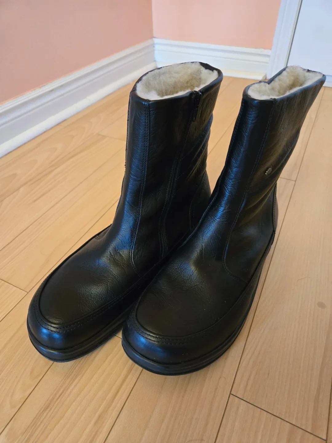 Finn Comfort Black Leather Winter Boots, Size 11 image indicator(4)