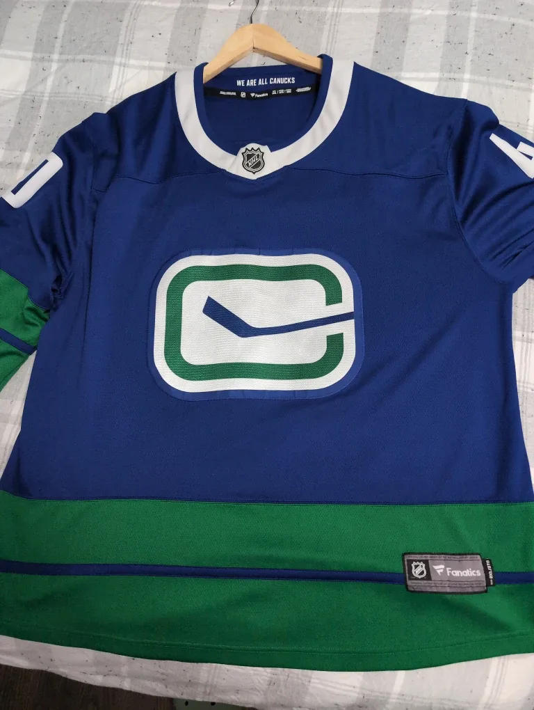 Fanatics brand Canucks Elias Pettersson Jersey - Size XXL