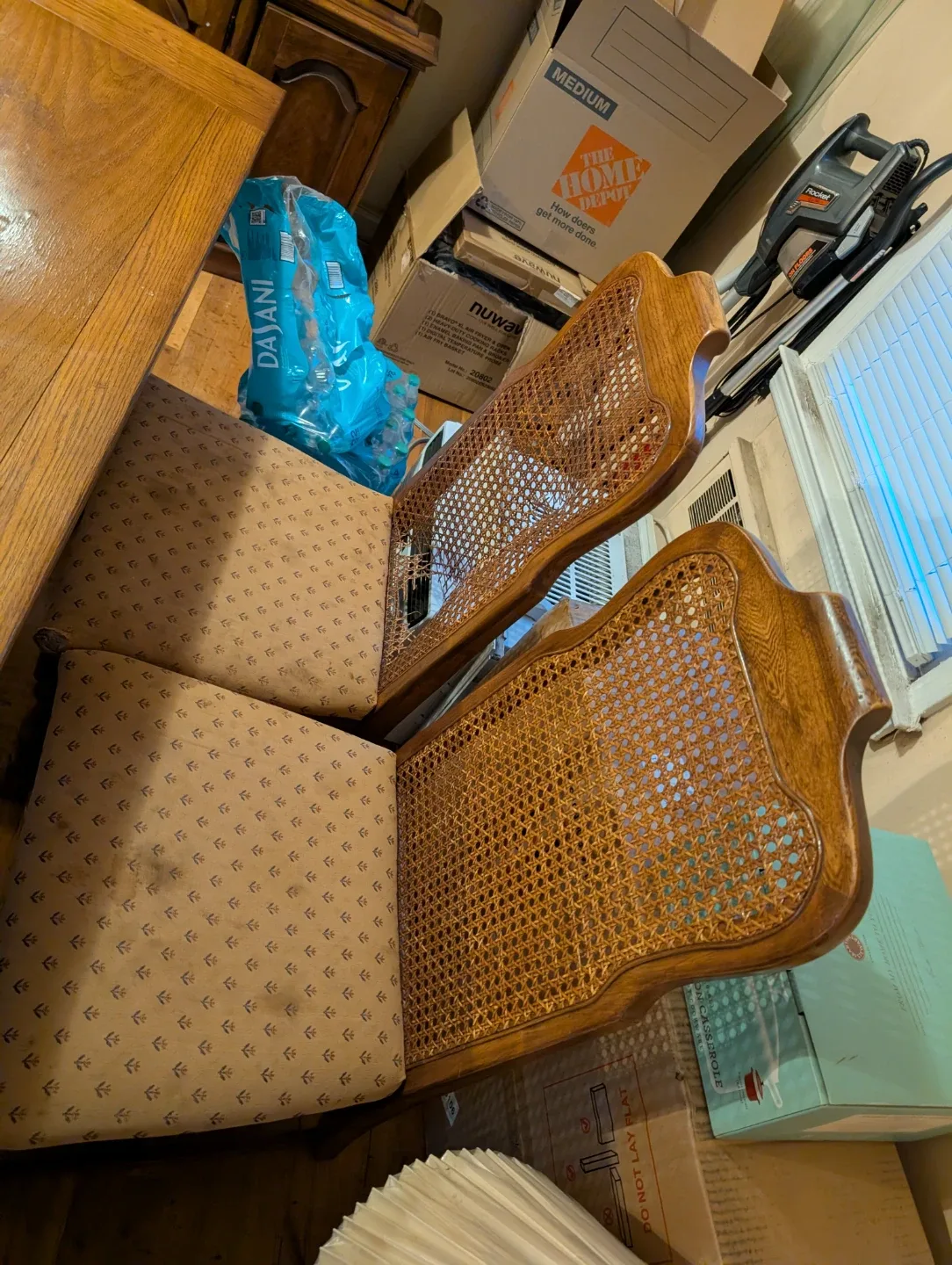 Dining Table Set with Hutch & 6 Chairs image indicator(6)