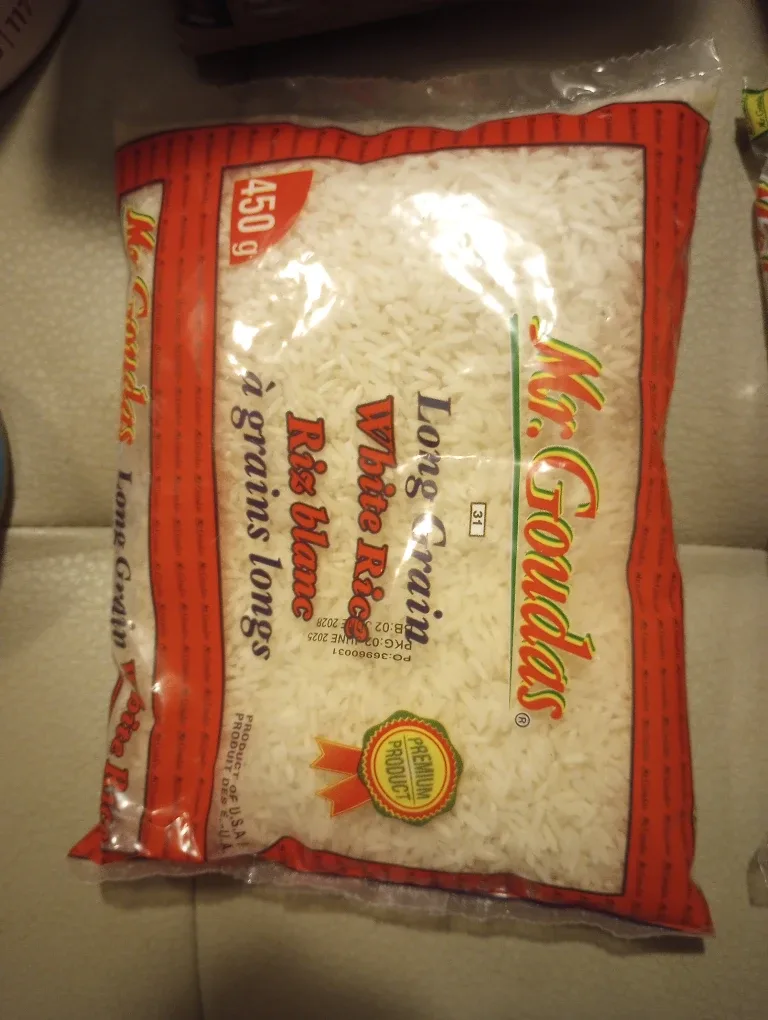 Assorted Pantry Items: Quaker Oats, Pasta, Rice image indicator(6)