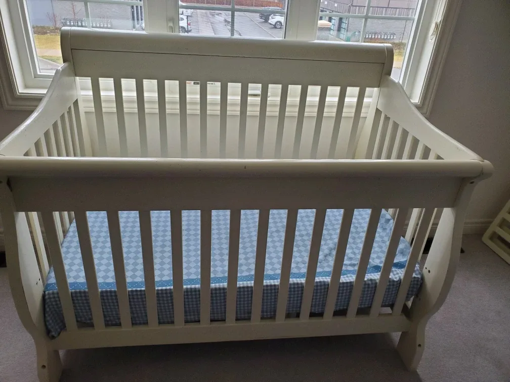 White Baby Crib image indicator(3)