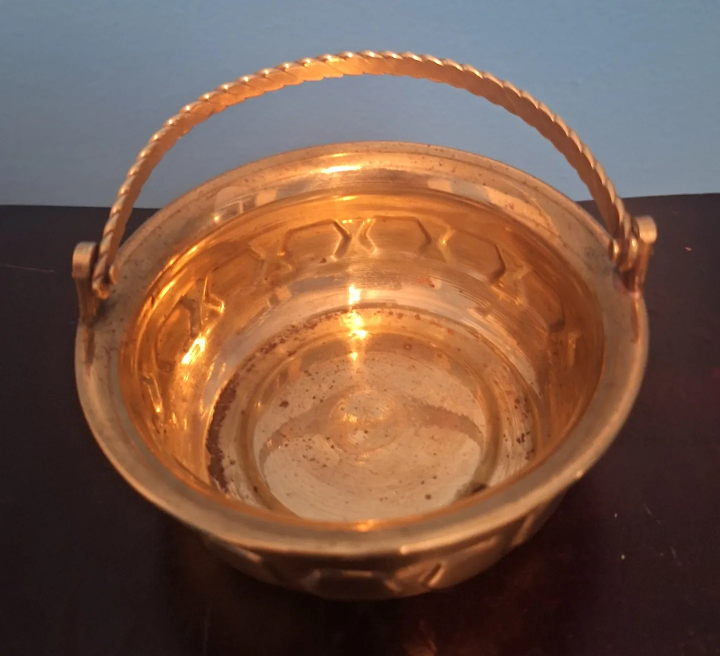 Vintagw Brass Decorative Bowl Basket  with Handle image indicator(2)