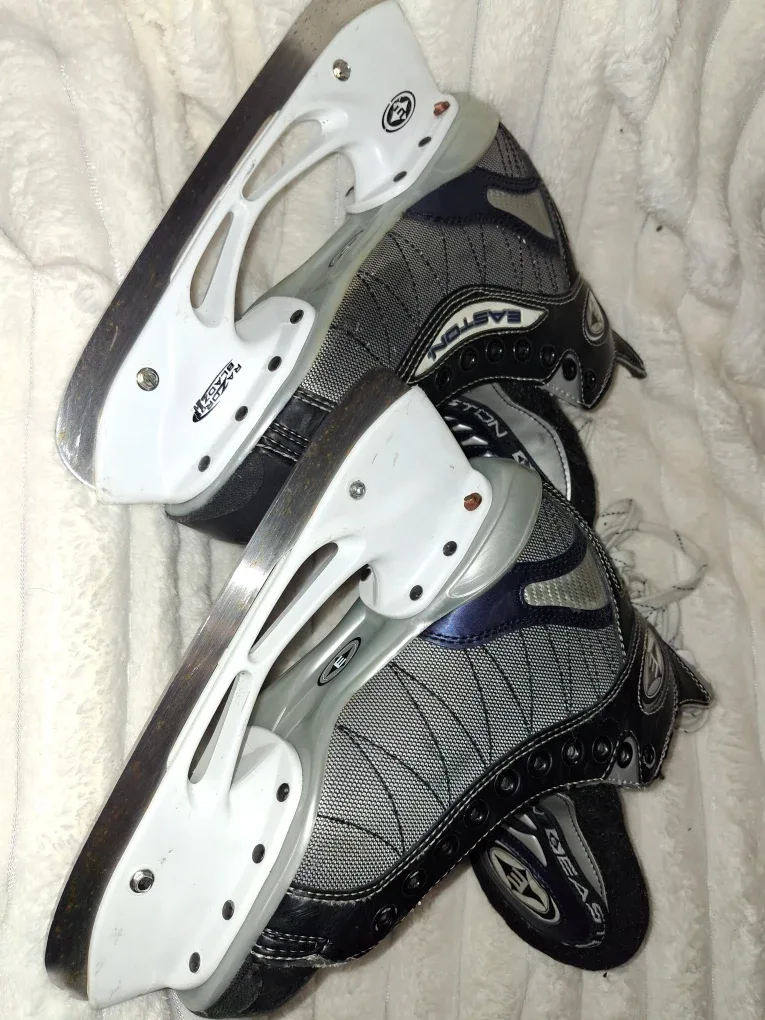 Easton Ultralite Pro Ice Skates - Size 5 image indicator(6)
