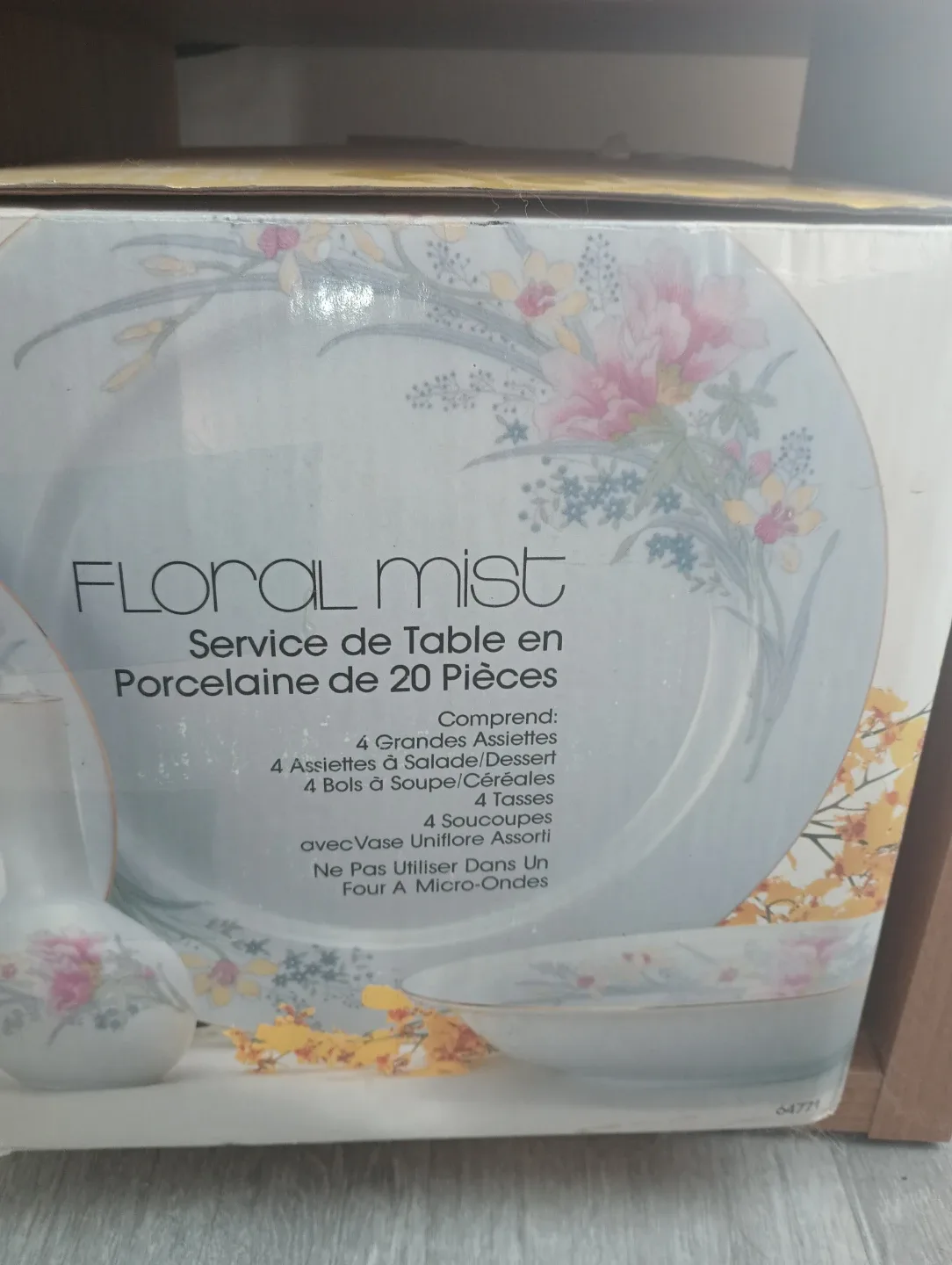 Action Industries Inc. Floral Dinnerware Set