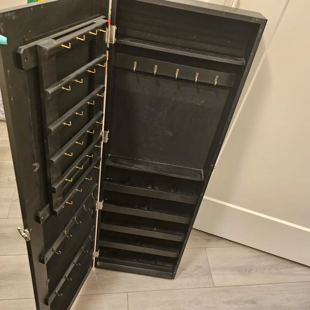 Black Wall-Mounted Jewelry Organizer Mirror image indicator(2)