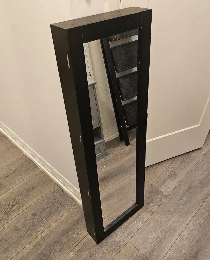 Black Wall-Mounted Jewelry Organizer Mirror image indicator(4)