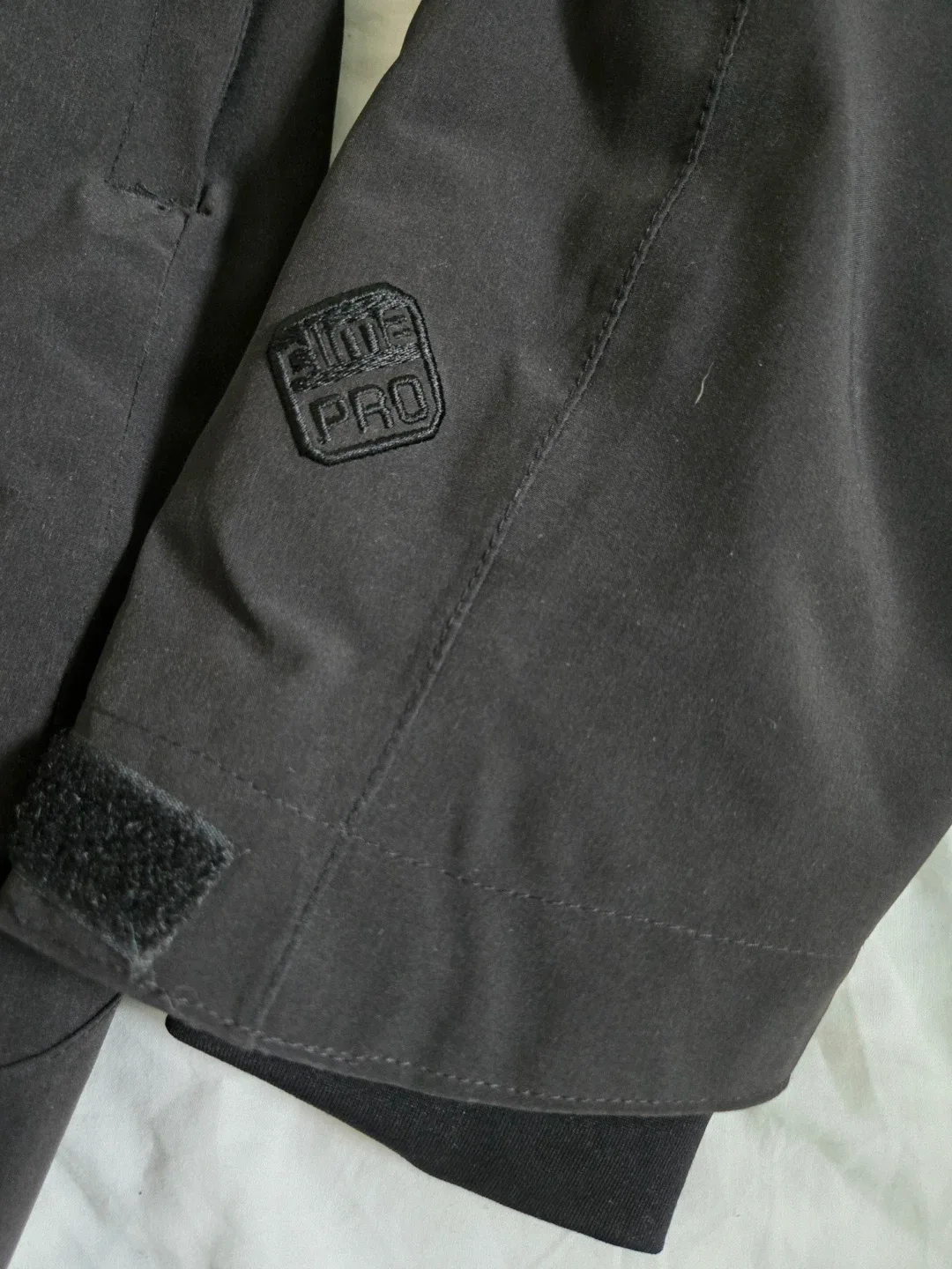 Salomon Insulated Hooded Jacket; Black; great condition,  size M image indicator(3)