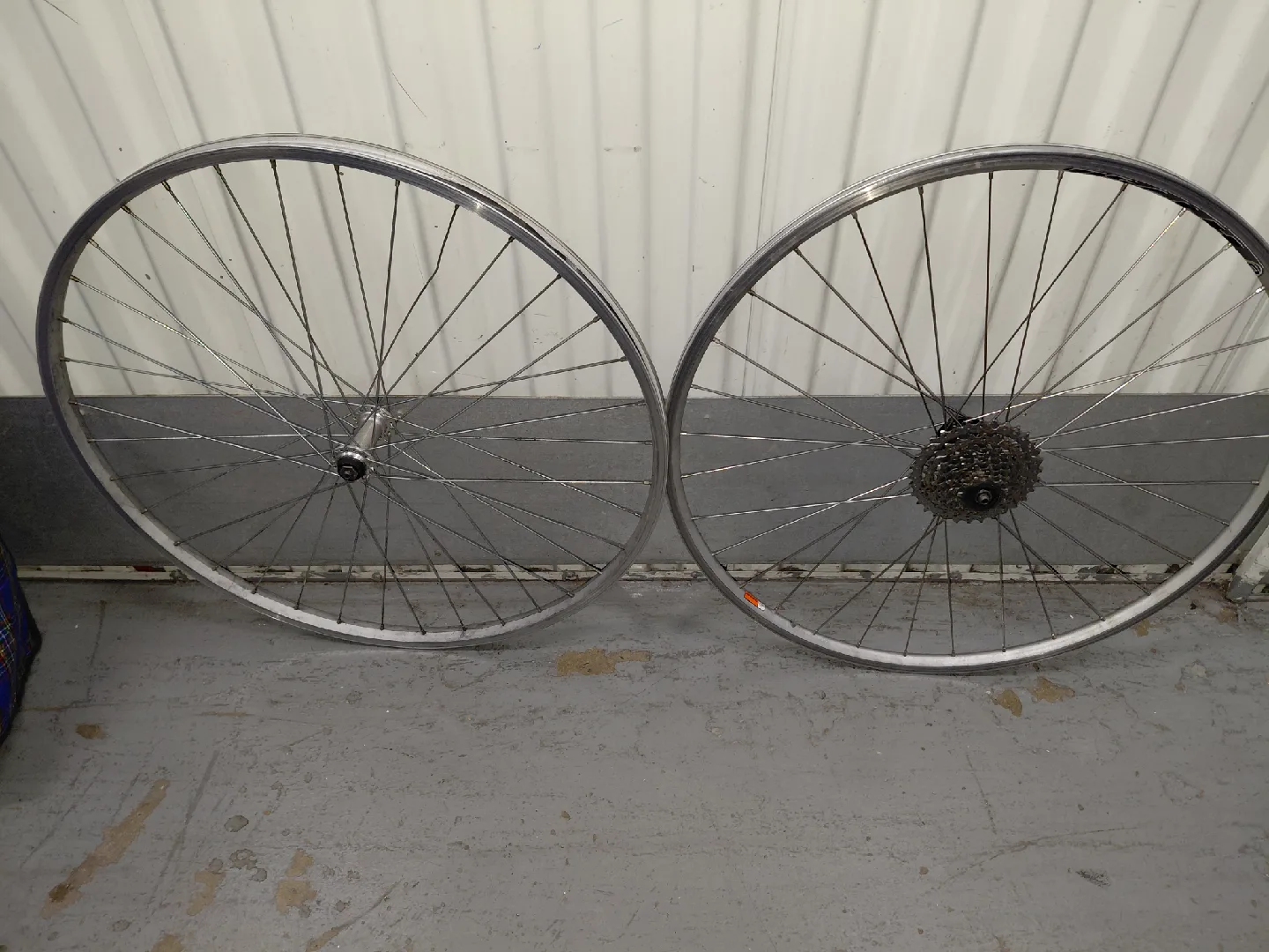 Pair of Silver Bicycle Wheels 27" Trued image indicator(4)