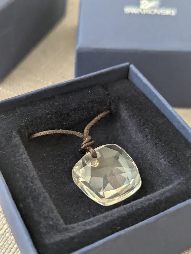 Swarovski Crystal Pendant necklace with box image indicator(2)