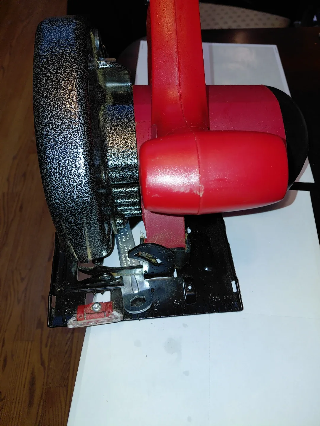 Skilsaw Professional Circular Saw 2.4 HP Circular Saw - 13 AMP image indicator(3)