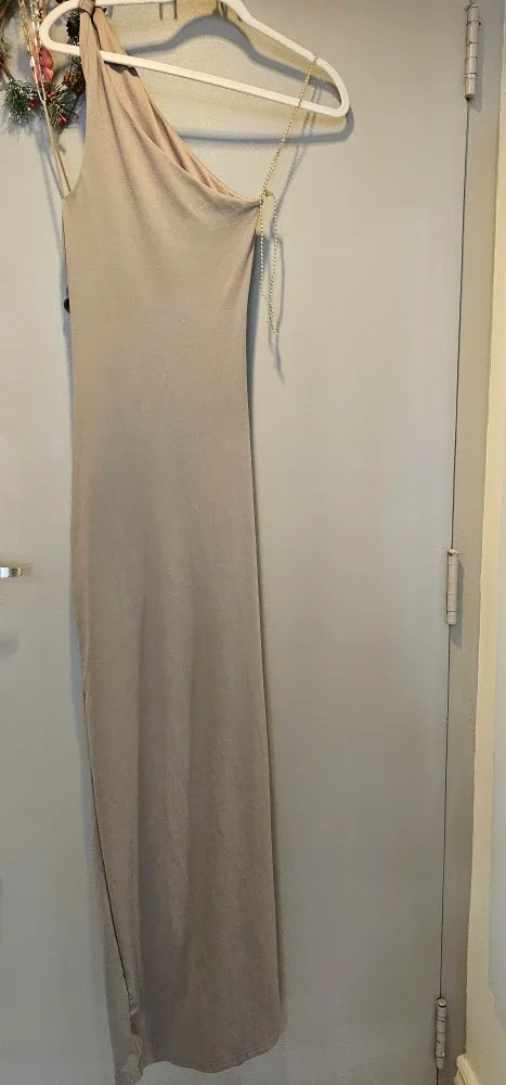 One-Shoulder Maxi Dress image indicator(3)