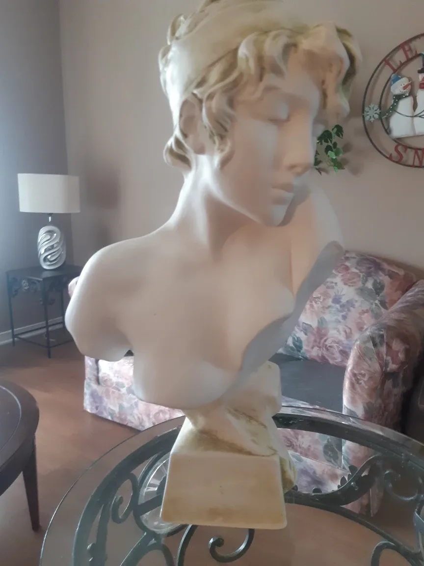 Bust Statue - Home Decor
