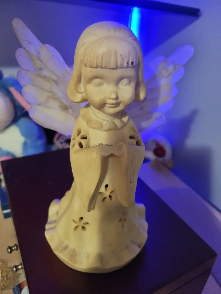 Angel Figurine with Light-Up Wings image indicator(9)