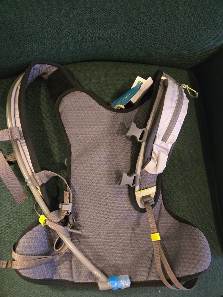 MEC Hydrasik Hydration Pack - New with Tags! image indicator(2)