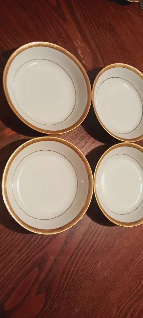 Set of 4 ×  22K Gold Trim Small Bowls for Blueberries / Desserts image indicator(5)