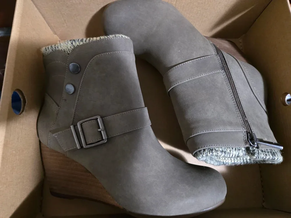 Women's Chelsea Girl Wedge Ankle boots