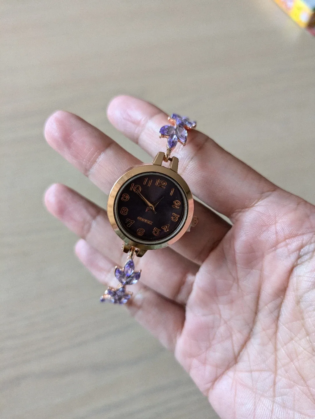 Brand new purple floral watch (battery works) image indicator(2)