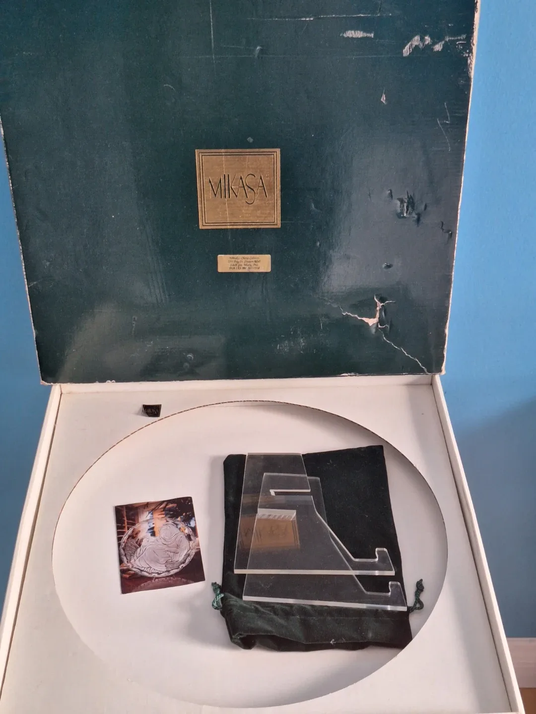 Madonna and Child" glass platter by Mikasa. image indicator(4)