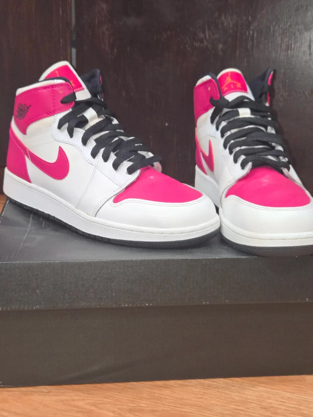 Air Jordan 1 Retro Mid, Size 8Y