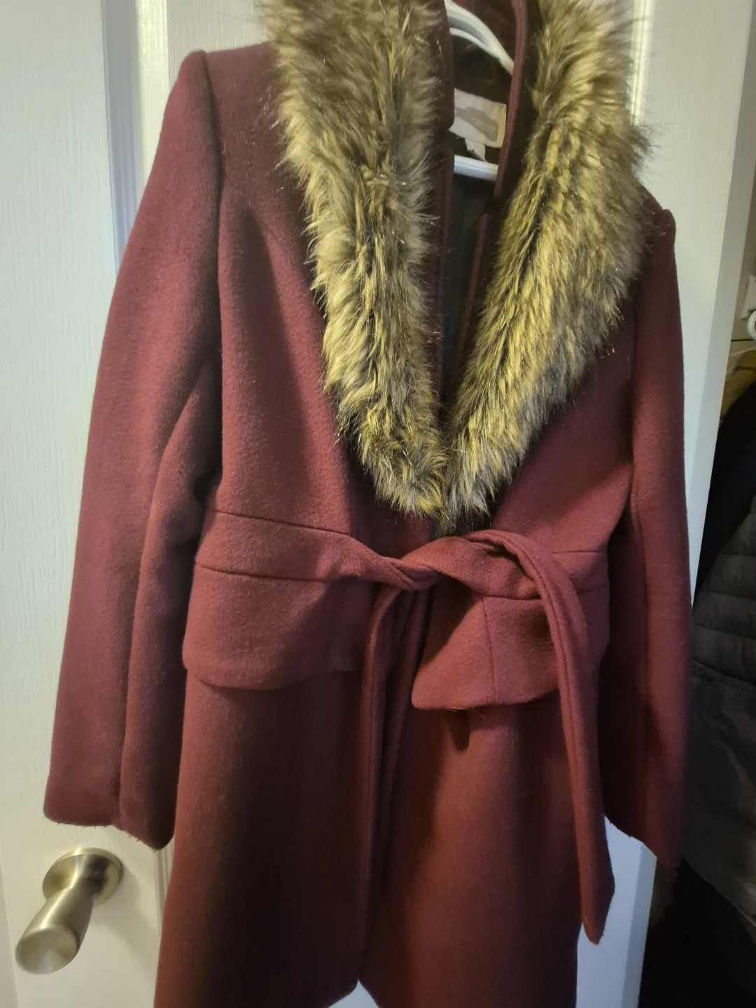 Forever 21 Burgundy Coat with Faux Fur Collar - photo 3